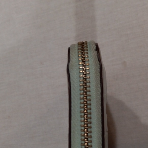 Women's Wallet - Picture 3 of 11